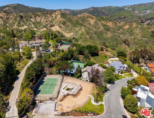 17706 Camino De Yatasto, Pacific Palisades CA: https://media.crmls.org/mediaz/758d738c-836f-4b7e-bd2e-1927ecb1a20d.jpg