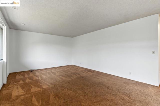 4336 Rilea Way, Oakland CA: https://media.crmls.org/mediaz/758d7f78-0515-4dbb-b830-aa593bebbd85.jpg