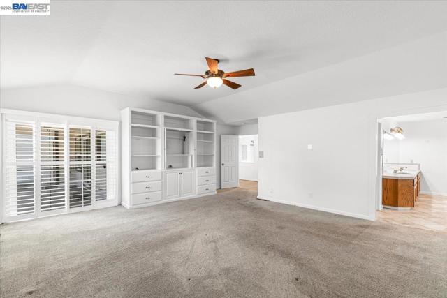 27000 S Hillview St, Tracy CA: https://media.crmls.org/mediaz/758e3364-5e13-420e-a079-7411cfd34b4f.jpg