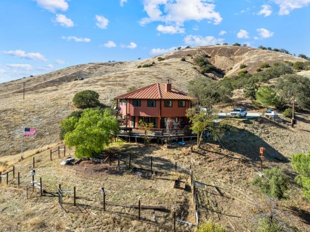 20101 Panoche Road, Paicines CA: https://media.crmls.org/mediaz/758e52ec-4f04-4554-8575-d08d7ad92d88.jpg