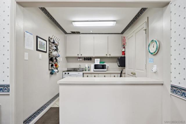 1215 Anchors Way Drive, Ventura CA: https://media.crmls.org/mediaz/758e7232-dc28-4c61-84aa-56d479261e6e.jpg