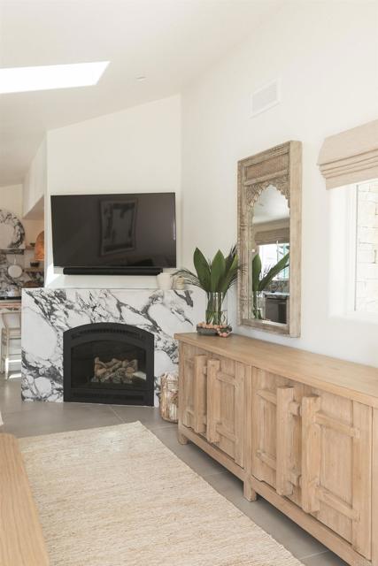 164 Chestnut Avenue, Carlsbad CA: https://media.crmls.org/mediaz/758efe38-bd4d-4285-b3c2-920f3b76a848.jpg