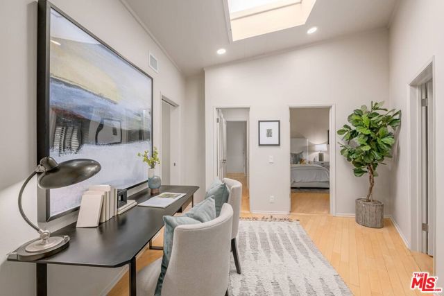 17765 Camino De Yatasto, Pacific Palisades CA: https://media.crmls.org/mediaz/758f3d4f-4c41-418e-a900-1f650fad9a00.jpg