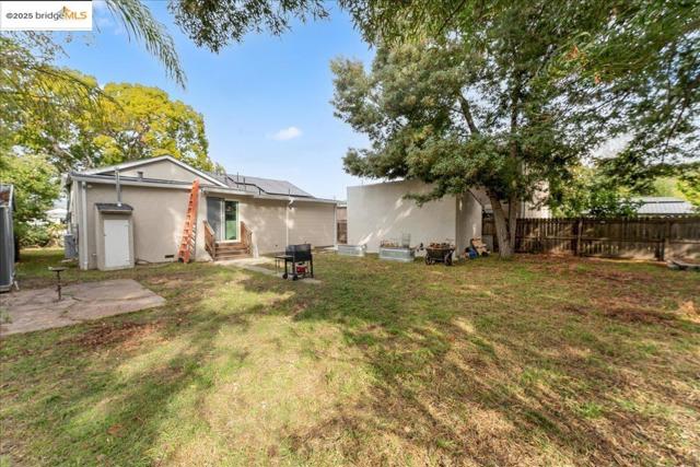 2016 104th AVE, Oakland CA: https://media.crmls.org/mediaz/75900241-a817-4737-a52d-bc1641f5d595.jpg