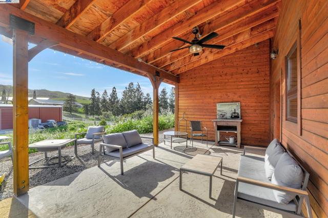5135 Andrade Rd, Sunol CA: https://media.crmls.org/mediaz/7590205d-6865-45e3-9e21-3039f391ee6b.jpg