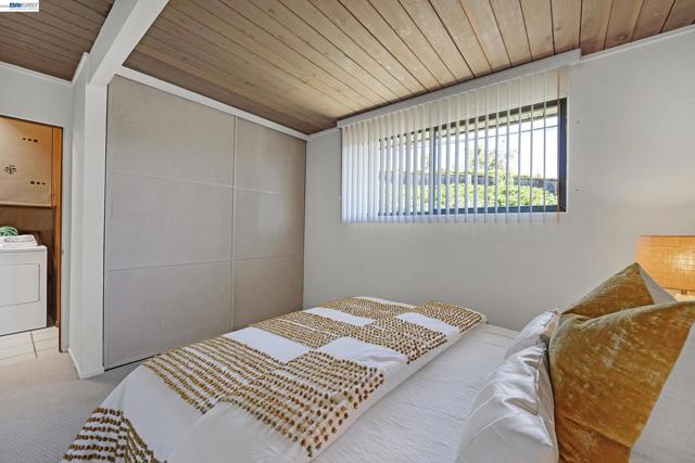 5354 Greenridge Rd, Castro Valley CA: https://media.crmls.org/mediaz/7590361c-12ad-41f5-acd4-211d055a0506.jpg