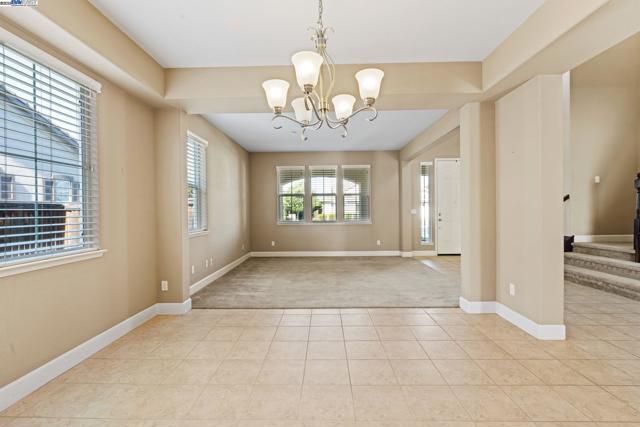 2255 Sugarloaf Ct, Brentwood CA: https://media.crmls.org/mediaz/75903924-4502-4aaf-ab80-9dcc192f5d13.jpg
