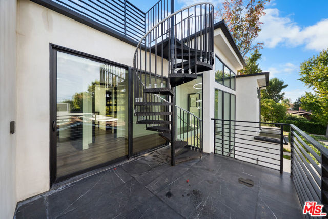 5812 Willis Avenue, Sherman Oaks CA: https://media.crmls.org/mediaz/7590852d-98c3-418c-b148-b16ed78a8b93.jpg