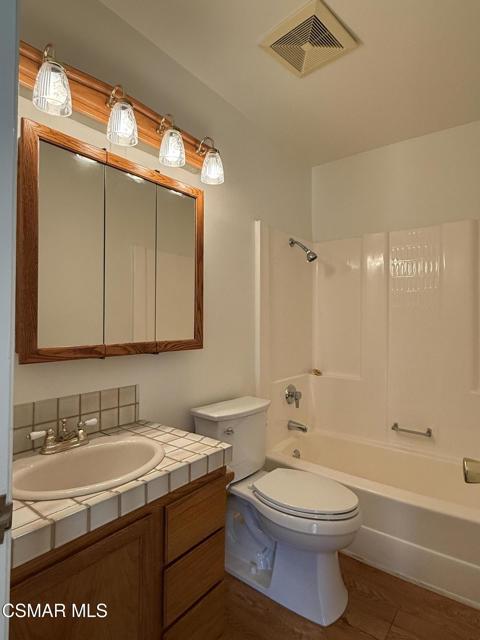2321 Century Avenue, Simi Valley CA: https://media.crmls.org/mediaz/7590f1e9-0e7f-478f-bb39-23e15bb28bee.jpg
