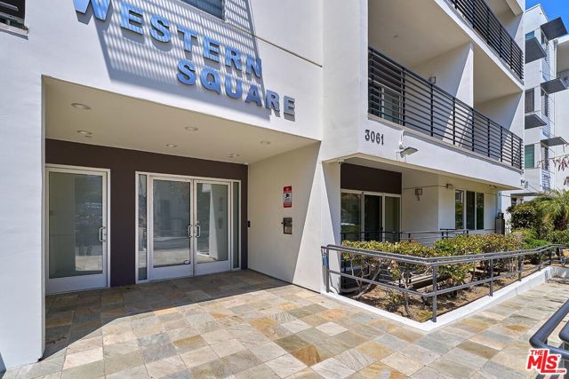 3061 W 12th Place, Los Angeles CA: https://media.crmls.org/mediaz/75915059-5589-4c90-bef8-70e92b838cb1.jpg