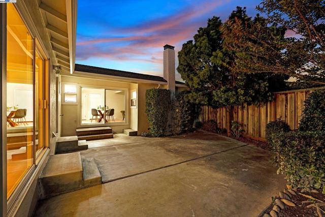 35629 Dee Pl, Fremont CA: https://media.crmls.org/mediaz/7591dd34-cc56-4977-ab53-aaf99b8fd0d3.jpg