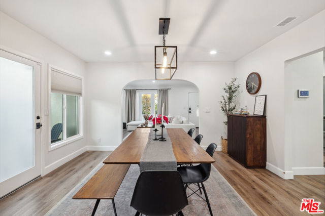 821 S Cloverdale Avenue, Los Angeles CA: https://media.crmls.org/mediaz/7592c059-1d4c-47ec-8337-3e991ddffdcb.jpg