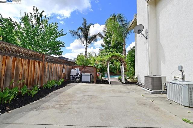 2405 Vintage Lane, Livermore CA: https://media.crmls.org/mediaz/759346af-be77-49d6-8af1-265e32462e73.jpg
