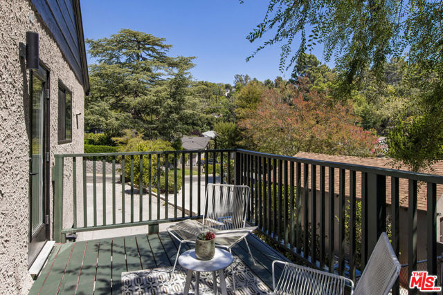 1327 Brampton Road, Los Angeles CA: https://media.crmls.org/mediaz/7593da48-25a5-44dc-88a4-63b07c465e50.jpg