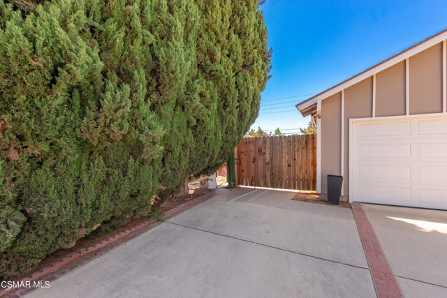 3268 Hilldale Avenue, Simi Valley CA: https://media.crmls.org/mediaz/75945be0-7b43-46e2-8187-4e08c0fe7fdf.jpg