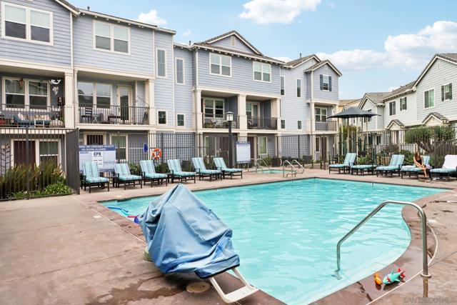 511 Surfbird Ln, Imperial Beach CA: https://media.crmls.org/mediaz/75948f07-b098-48c5-a26c-fb2574b69f9b.jpg