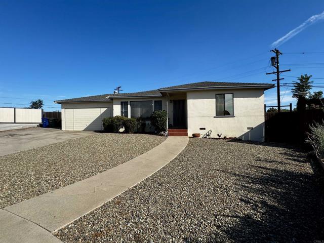 1131 Mary St, El Cajon CA: https://media.crmls.org/mediaz/75957add-0aa8-4b81-8bdb-c1b81d055b7d.jpg