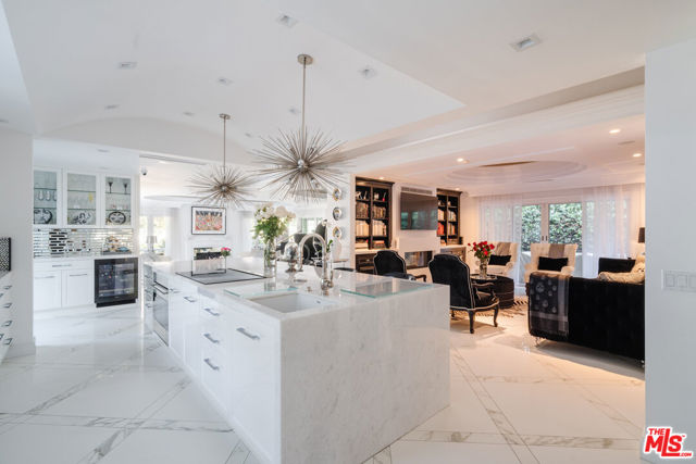 1455 Rising Glen, Los Angeles CA: https://media.crmls.org/mediaz/75965e5e-ae0b-4f1c-af76-c704597d4d8a.jpg
