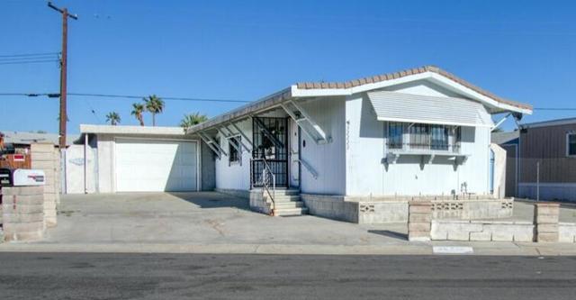 32222 Cody Avenue, Thousand Palms CA: https://media.crmls.org/mediaz/7597716a-498e-4312-9419-f0b52b3ddcb8.jpg