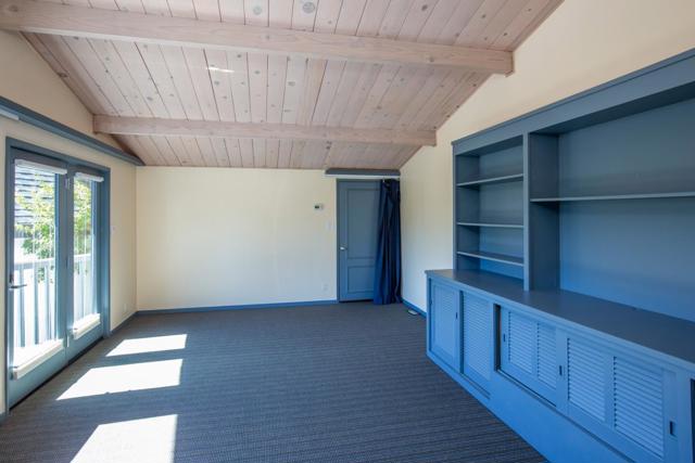 835 La Honda Road, Woodside CA: https://media.crmls.org/mediaz/7597e688-50ab-4c8d-8fa4-4263ec5885a9.jpg