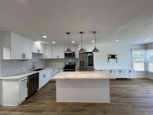 Detail Gallery Image 26 of 46 For 2501 Davis Ave, Carlsbad,  CA 92008 - 6 Beds | 5 Baths