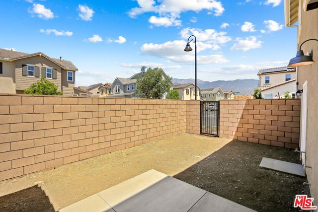13889 Bell Way, Fontana CA: https://media.crmls.org/mediaz/75983a80-b6cd-485c-a9e7-986754744450.jpg