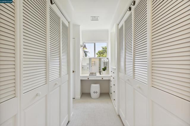 1087 Rahara Dr, Lafayette CA: https://media.crmls.org/mediaz/75989363-582f-4a58-acf5-a6f090f1df92.jpg