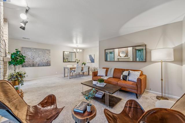1030 Melrose Ave, Alameda CA: https://media.crmls.org/mediaz/75997c48-e9c1-4a91-891c-1635d64ecc10.jpg