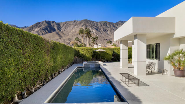 900 Dogwood Circle E, Palm Springs, CA 92264