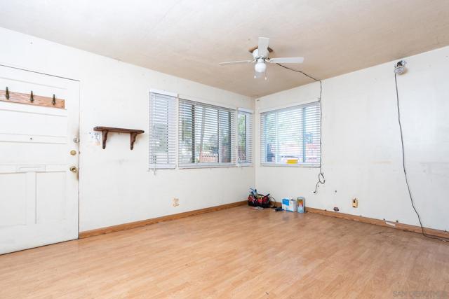 Cheerful space w/ great natural light