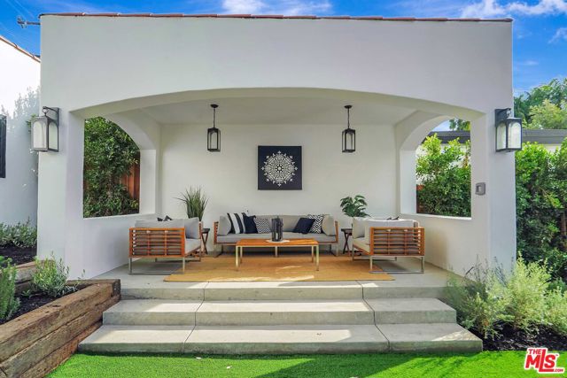 8617 Rugby Drive, West Hollywood CA: https://media.crmls.org/mediaz/759a7c2e-8d5c-4b48-b238-951164cf8028.jpg
