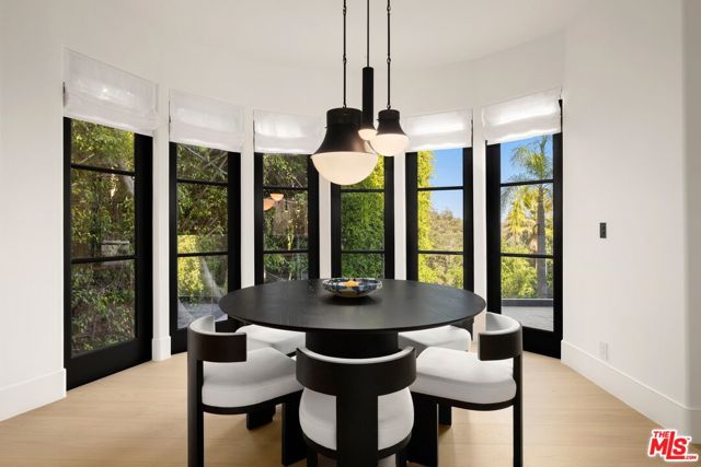 8 Oakmont Drive, Los Angeles CA: https://media.crmls.org/mediaz/759ad985-e644-4894-b77f-89f9cbcc0cb7.jpg