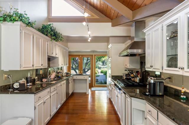 86 Belbrook Way, Atherton CA: https://media.crmls.org/mediaz/759adcf3-489c-4ca9-af6f-ad59cc806633.jpg
