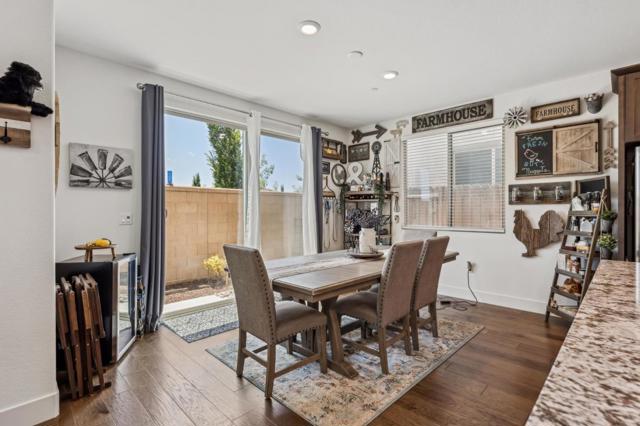 8906 Upbeat Way, Elk Grove CA: https://media.crmls.org/mediaz/759ae24e-f48b-44be-8b86-9f037ff096fb.jpg