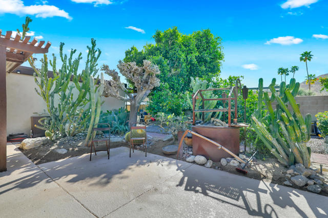 71521 Halgar Road, Rancho Mirage CA: https://media.crmls.org/mediaz/759b2f06-1008-497a-b75f-7b30b0b7a087.jpg
