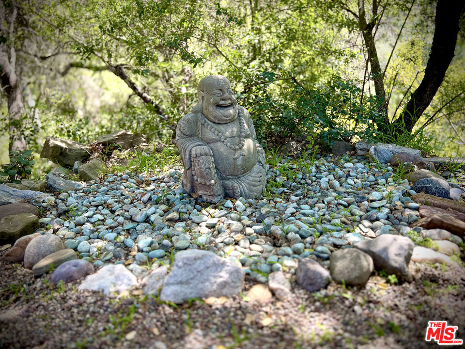 https://media.crmls.org/mediaz/759b84af-560b-477a-b47e-e27f48e1ec2d.jpg?preset=X-Large