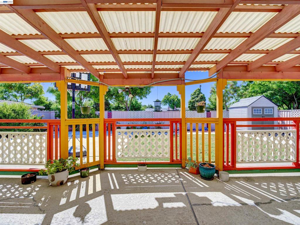 https://media.crmls.org/mediaz/759bfcf9-2734-449e-9fc4-59eb887e7160.jpg?preset=X-Large