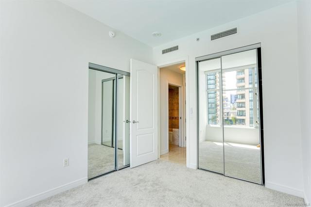 550 Front St, San Diego CA: https://media.crmls.org/mediaz/759cab39-0639-4b06-8d3a-1e7506a24855.jpg