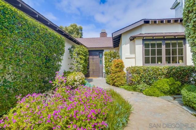 3886 Santa Cruz, San Diego CA: https://media.crmls.org/mediaz/759d9797-a012-491b-8529-533dfcece9ff.jpg