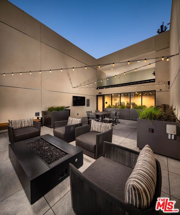 1101 N Main Street, Los Angeles CA: https://media.crmls.org/mediaz/759da60a-809d-4a2a-a8b5-1b11327b1ec2.jpg