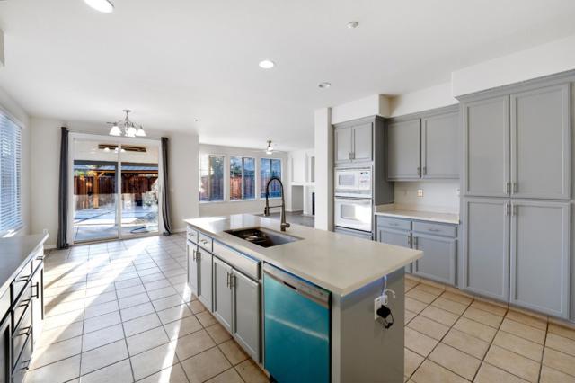 16341 Adobe Way, Lathrop CA: https://media.crmls.org/mediaz/759dd5ea-fabb-4120-b2b5-e7a822e16b5e.jpg