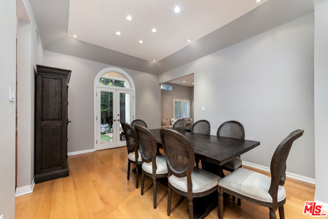 1358 Holmby Avenue, Los Angeles CA: https://media.crmls.org/mediaz/759e82ed-e11f-4667-ac64-c7e9b78ea31e.jpg