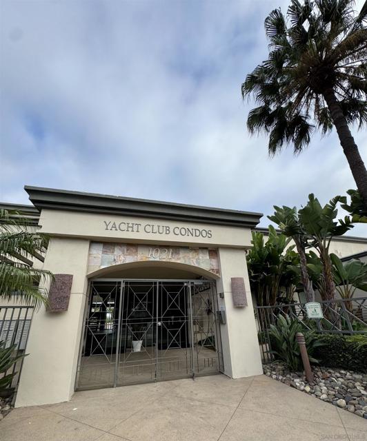 1021 Scott Street, San Diego CA: https://media.crmls.org/mediaz/759ece72-de0e-46b2-a6bb-ef2c221a2e40.jpg