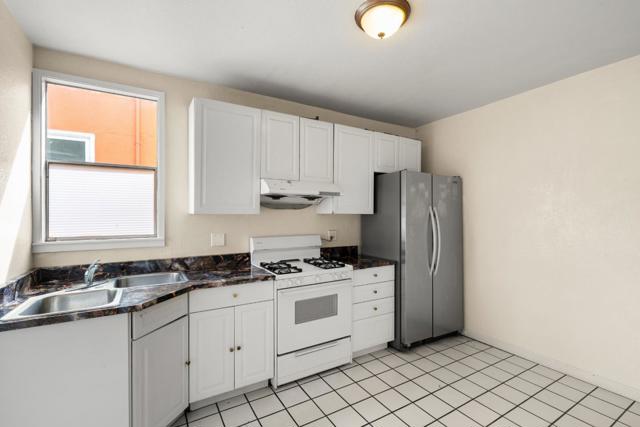 189 Lee Avenue, San Francisco CA: https://media.crmls.org/mediaz/759f038b-029e-4da5-a1af-348a0214afd3.jpg