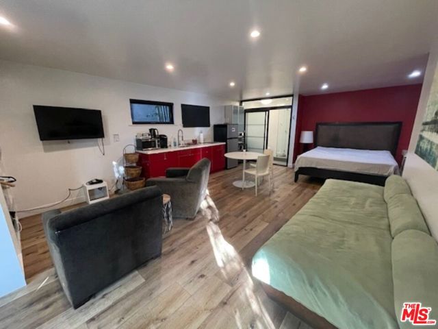126 GALLEON Street, Marina del Rey CA: https://media.crmls.org/mediaz/759f06ee-f5ee-43b4-a293-10caa6eb0087.jpg