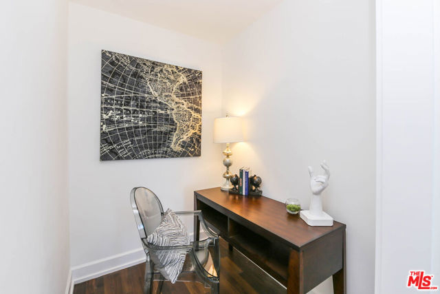 900 W OLYMPIC Boulevard, Los Angeles CA: https://media.crmls.org/mediaz/759f3ed0-4de6-4bdd-993c-799e5858381c.jpg