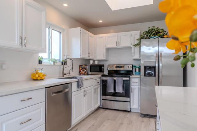 262 Beachview Avenue, Pacifica CA: https://media.crmls.org/mediaz/759f969b-2bf9-4f42-ac62-78f643403264.jpg