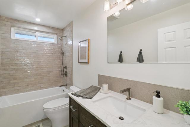 2933 Via Emerado, Carlsbad CA: https://media.crmls.org/mediaz/759fcd05-6e89-42b0-9464-2c767d858fa3.jpg