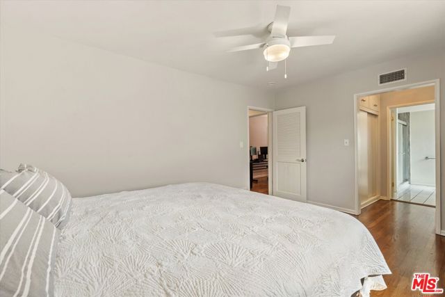 9313 Hayvenhurst Avenue, North Hills CA: https://media.crmls.org/mediaz/759fedc5-feea-4542-9953-45ba72afaf45.jpg