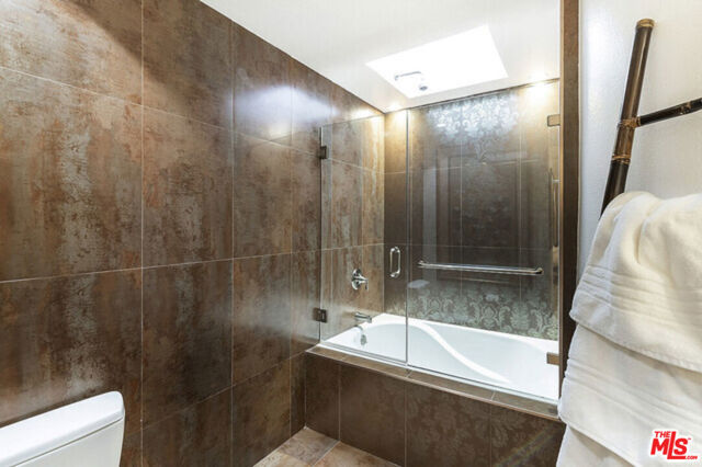 1650 Veteran Avenue, Los Angeles CA: https://media.crmls.org/mediaz/759fee69-8676-4bca-944c-dbc56d69d4f7.jpg